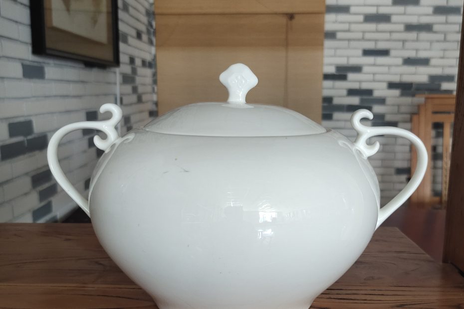 骨质瓷品锅批发处理，外贸尾货陶瓷品锅处理，都是一级品